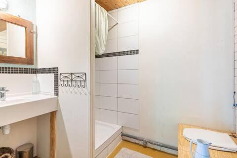 Апартаменты Le Bon Chemin Ateliers Sainte-Nathalene Экстерьер фото